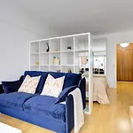 Bnbnook - Cozy Studio With Balcony - Eiffel Tower