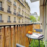 Bnbnook - Cozy Studio With Balcony - Eiffel Tower