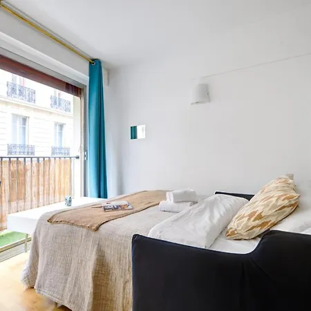 Bnbnook - Cozy With Balcony - Eiffel Tower Apartment Paris